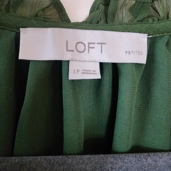 LOFT Women's Green Ruffle Sleeve Blouse - Picture 2 of 3